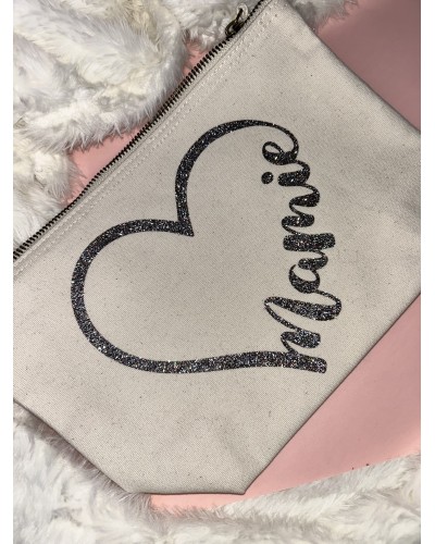 Trousse en coton taille M « Mamie » dans un cœur – Pratique et pleine de tendresse