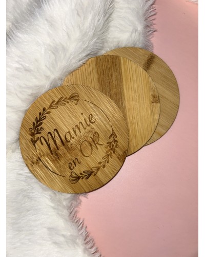 Sous-tasses ronds en bois de bambou « Super Mamie » ou « Mamie en or » – Naturels et élégants