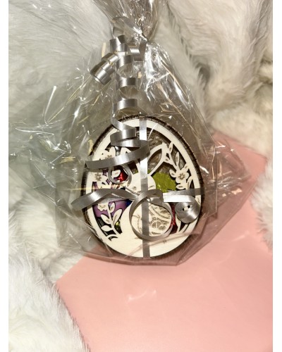 Boîte de Pâques personnalisée en bois garnie de chocolats – Format S ou L avec Kinder